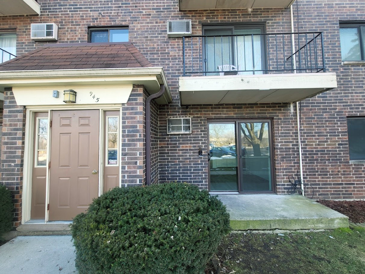 945 N Rohlwing Road Unit: GM
