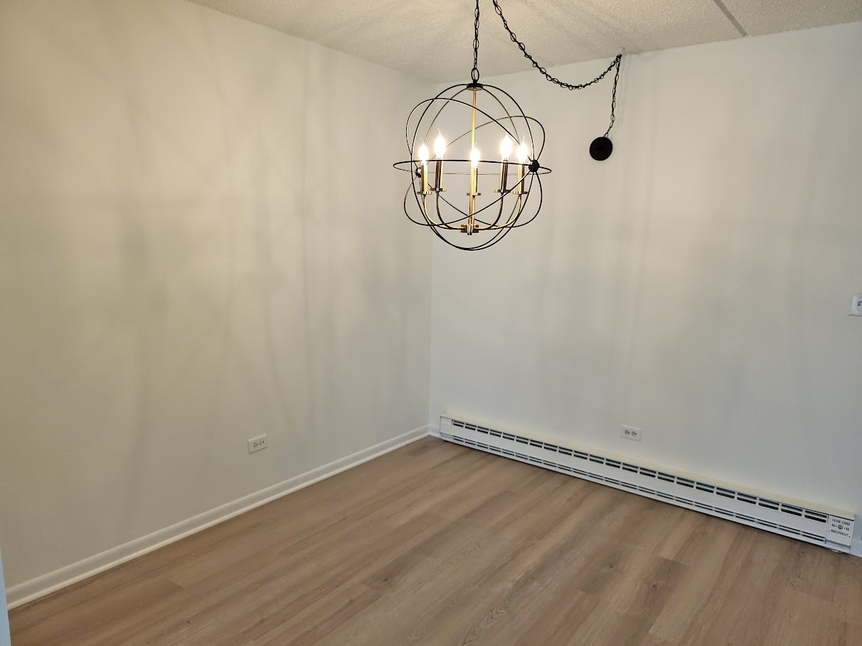 945 N Rohlwing Road Unit: GM