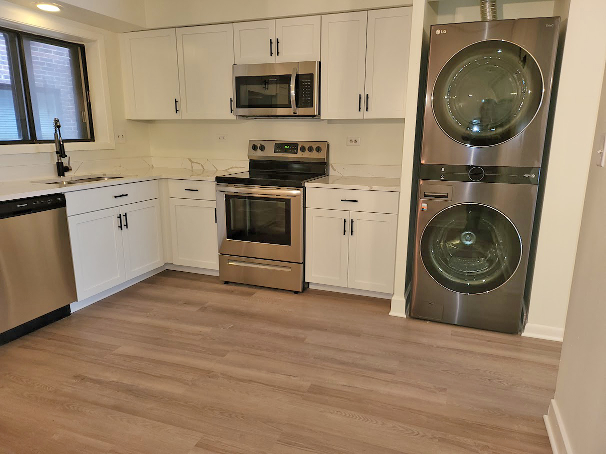 945 N Rohlwing Road Unit: GM