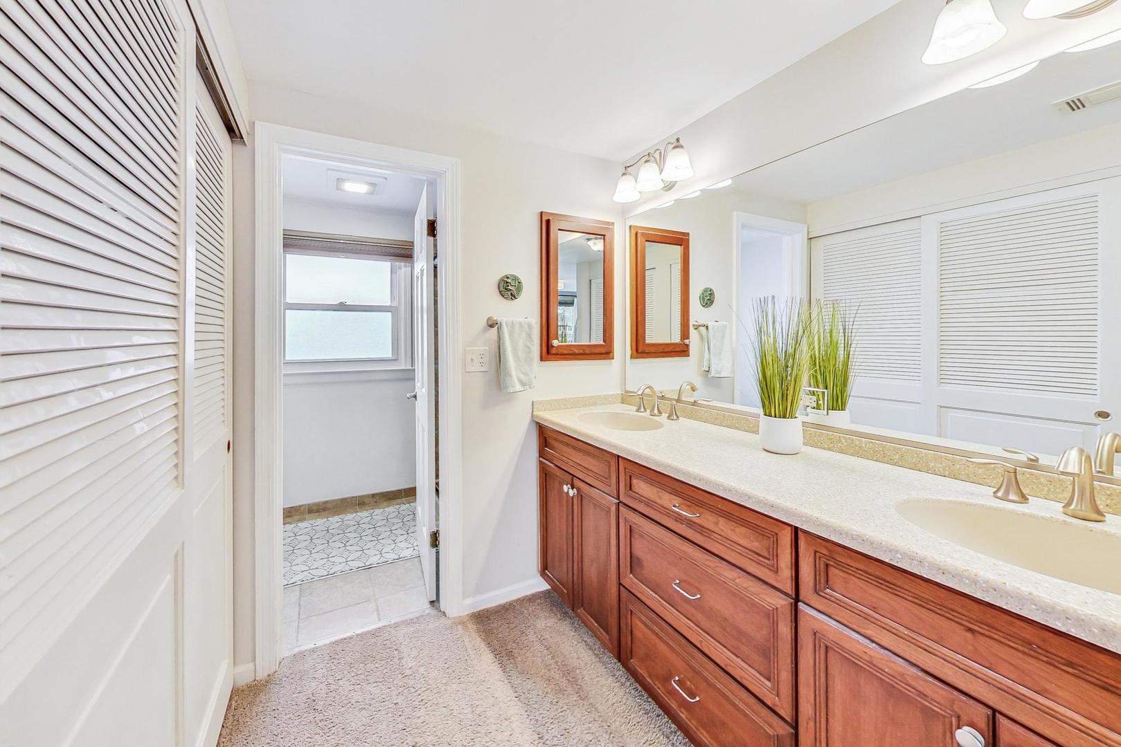 1706 S Surrey Ridge Drive