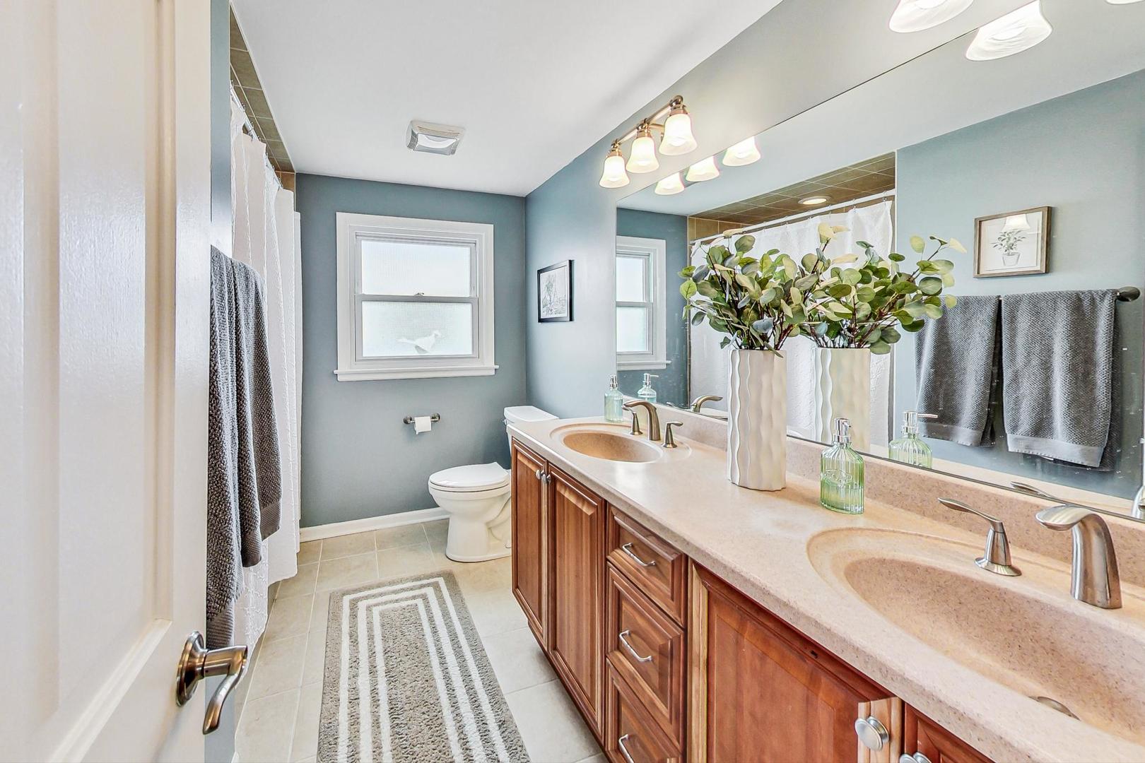 1706 S Surrey Ridge Drive