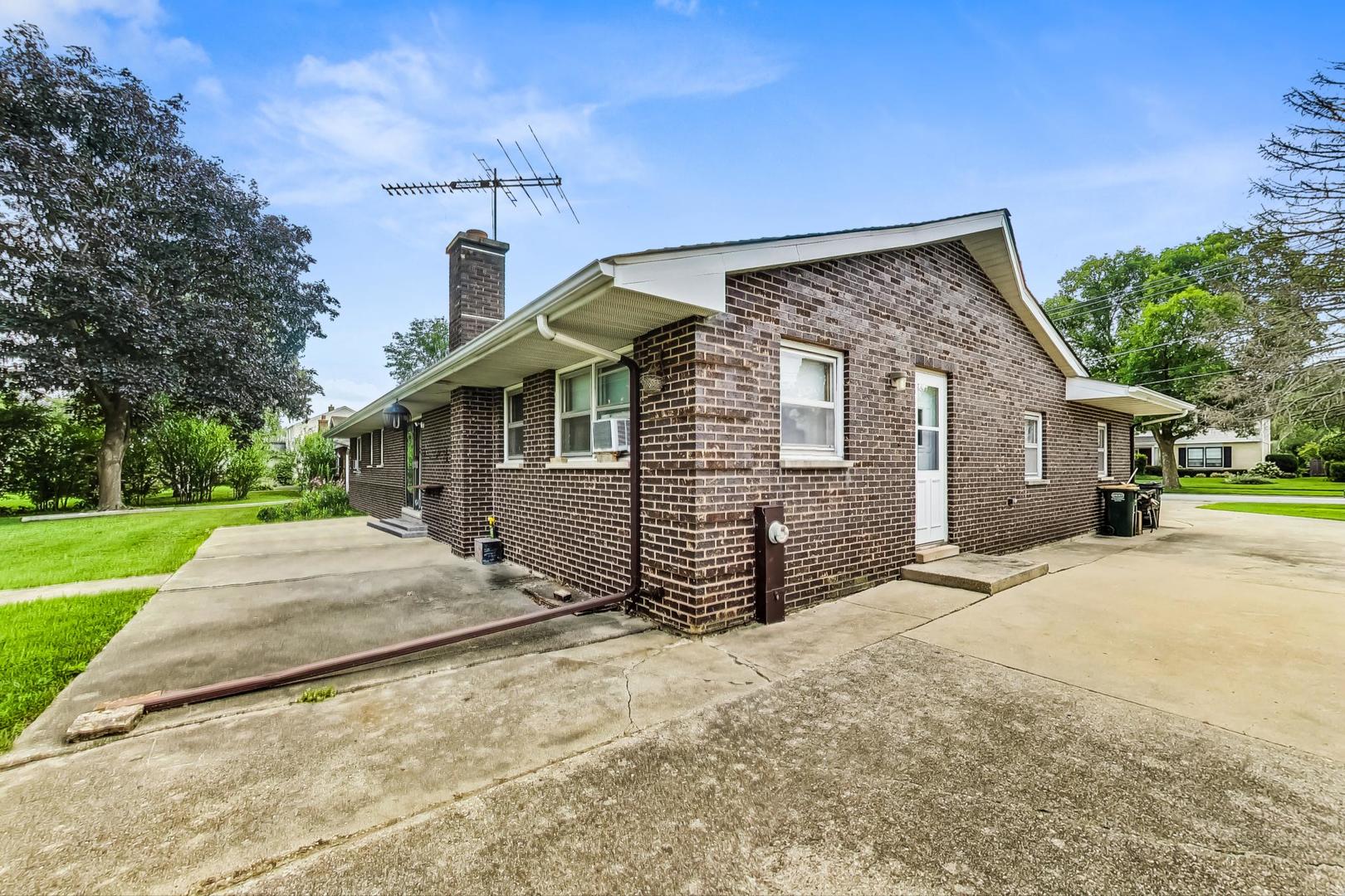 2615 N Waterman Avenue