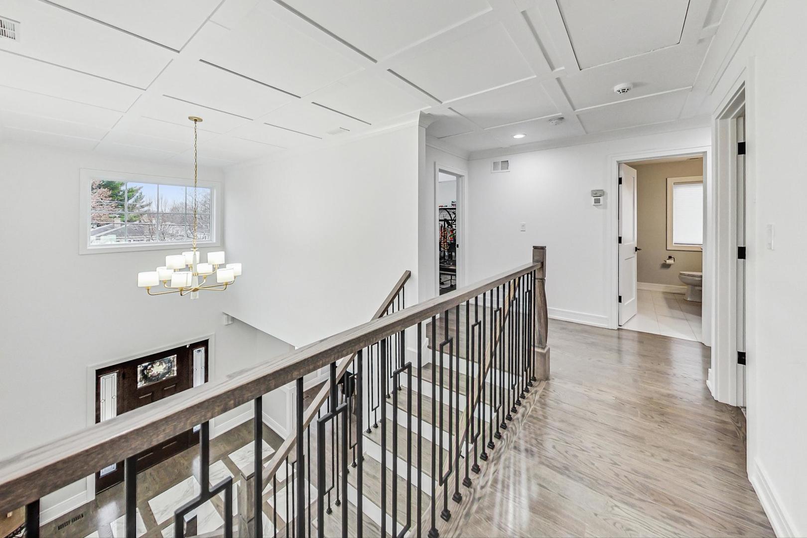 1614 W Oakton Street