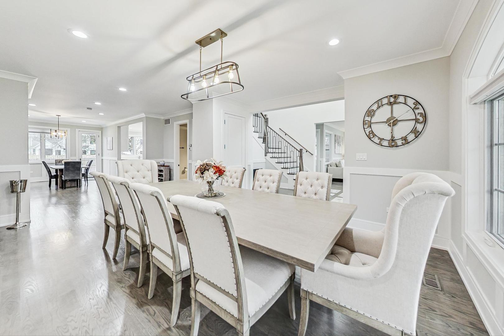 1614 W Oakton Street