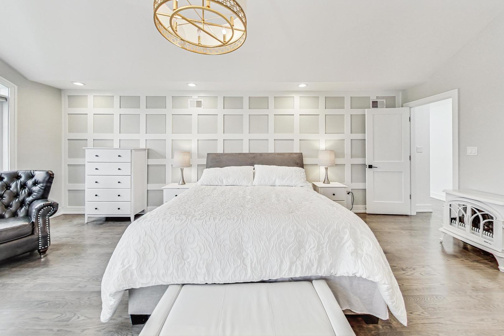 1614 W Oakton Street