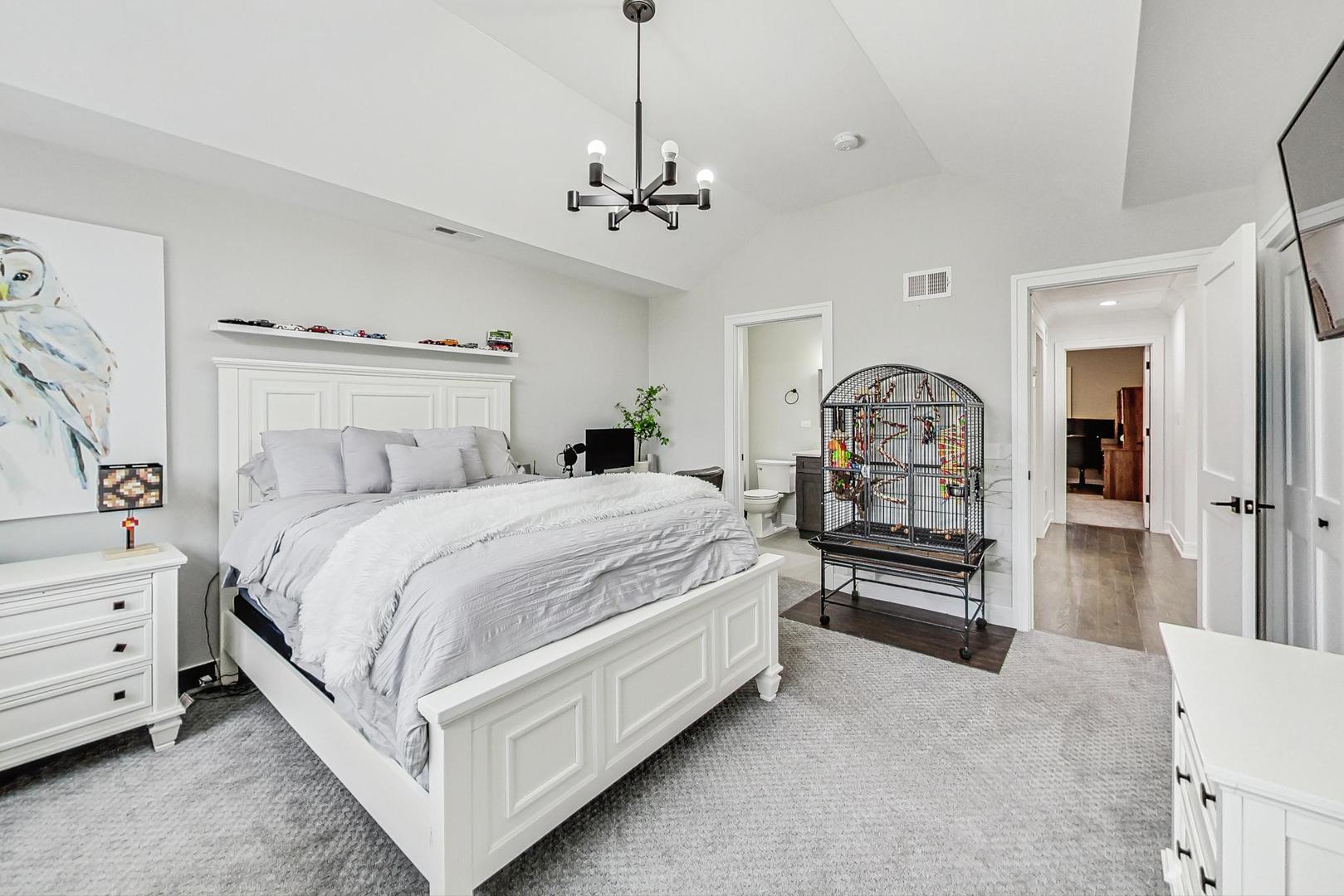 1614 W Oakton Street