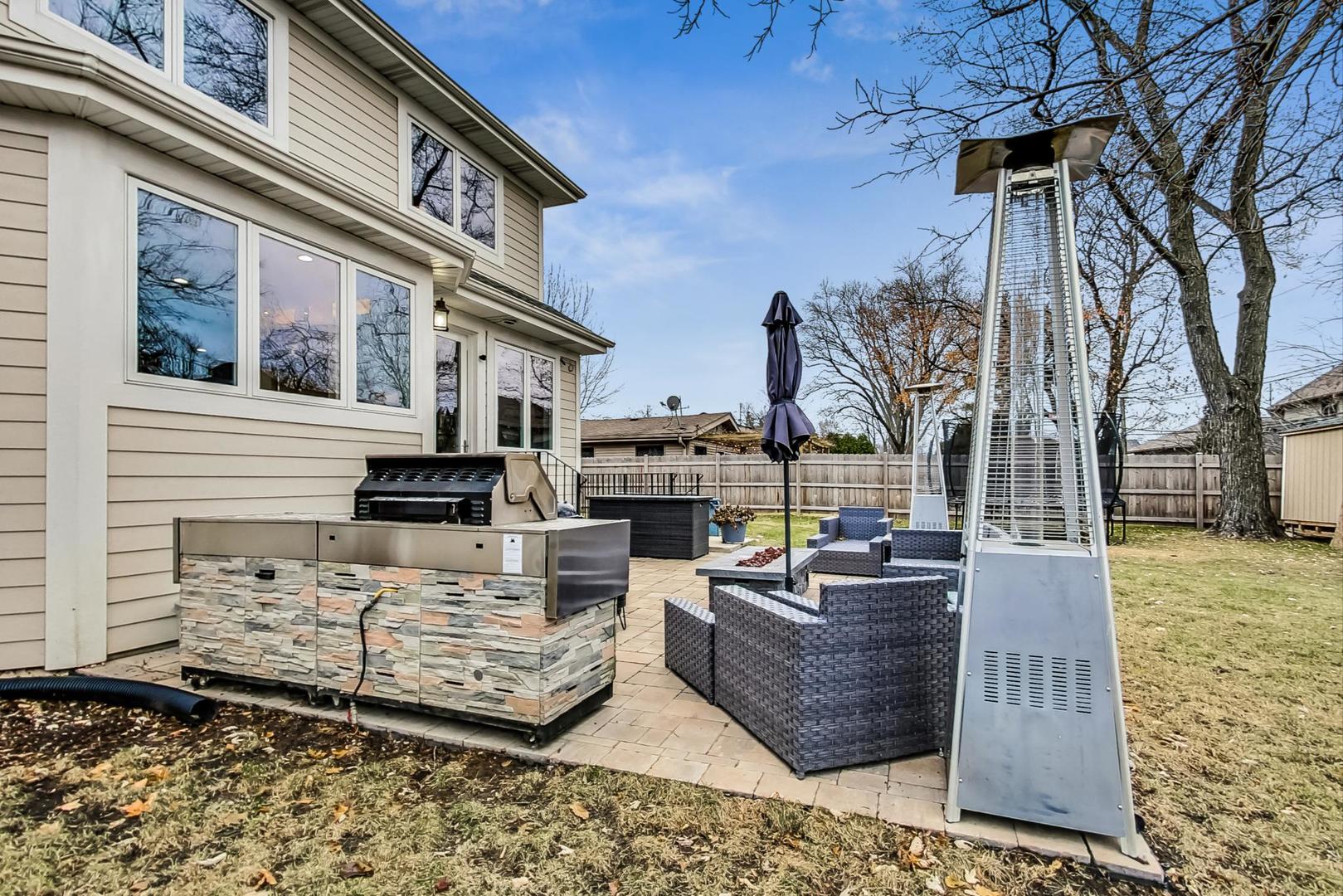 1614 W Oakton Street