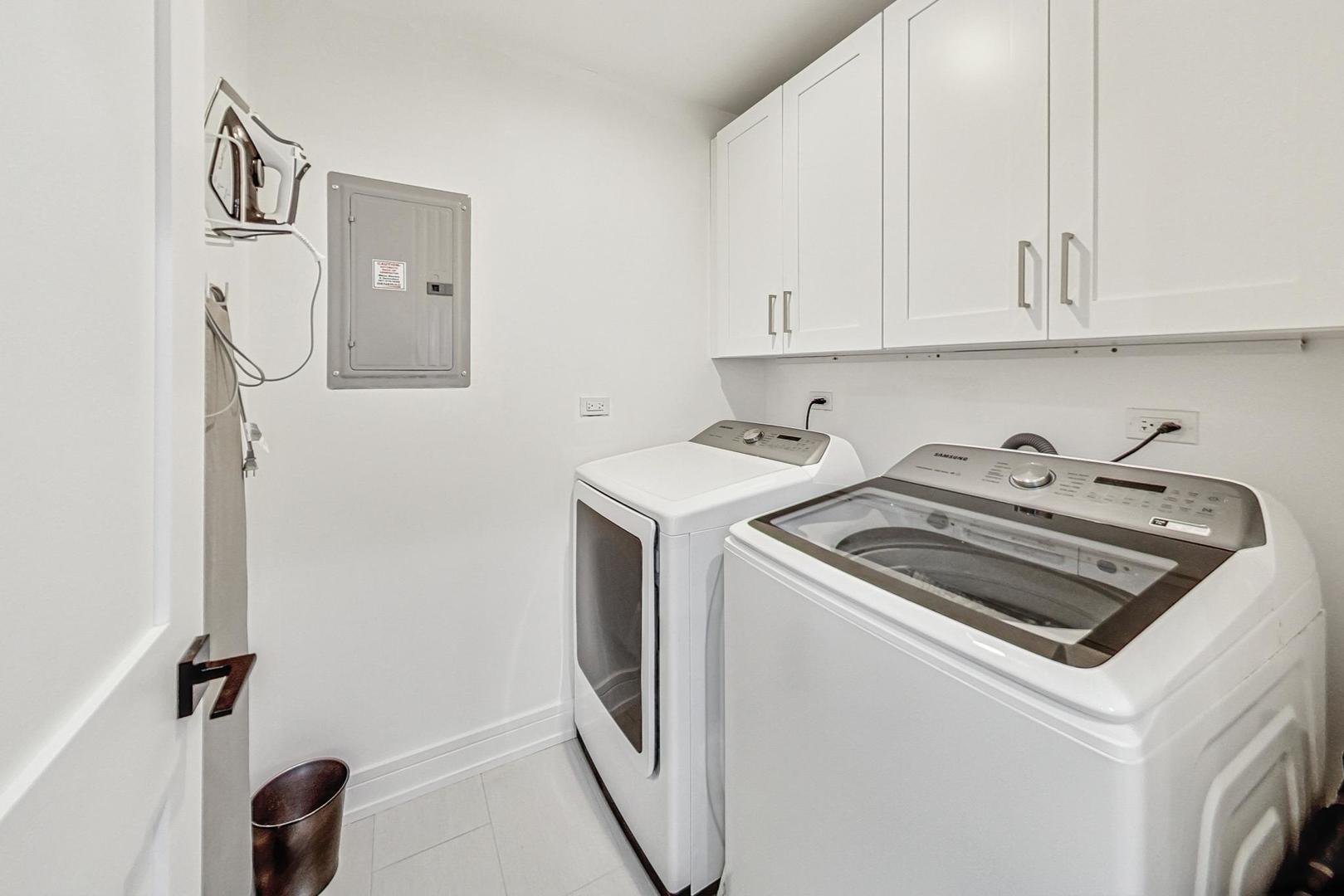 1614 W Oakton Street