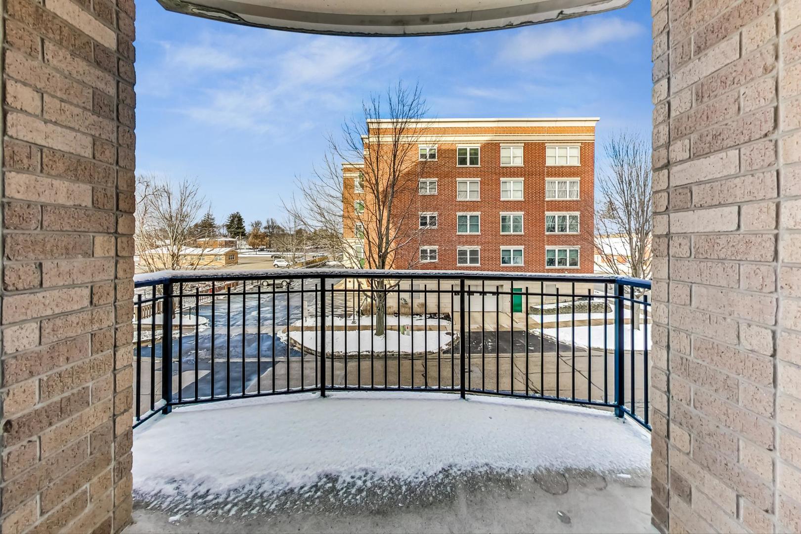 50 N Plum Grove Road Unit: 210E