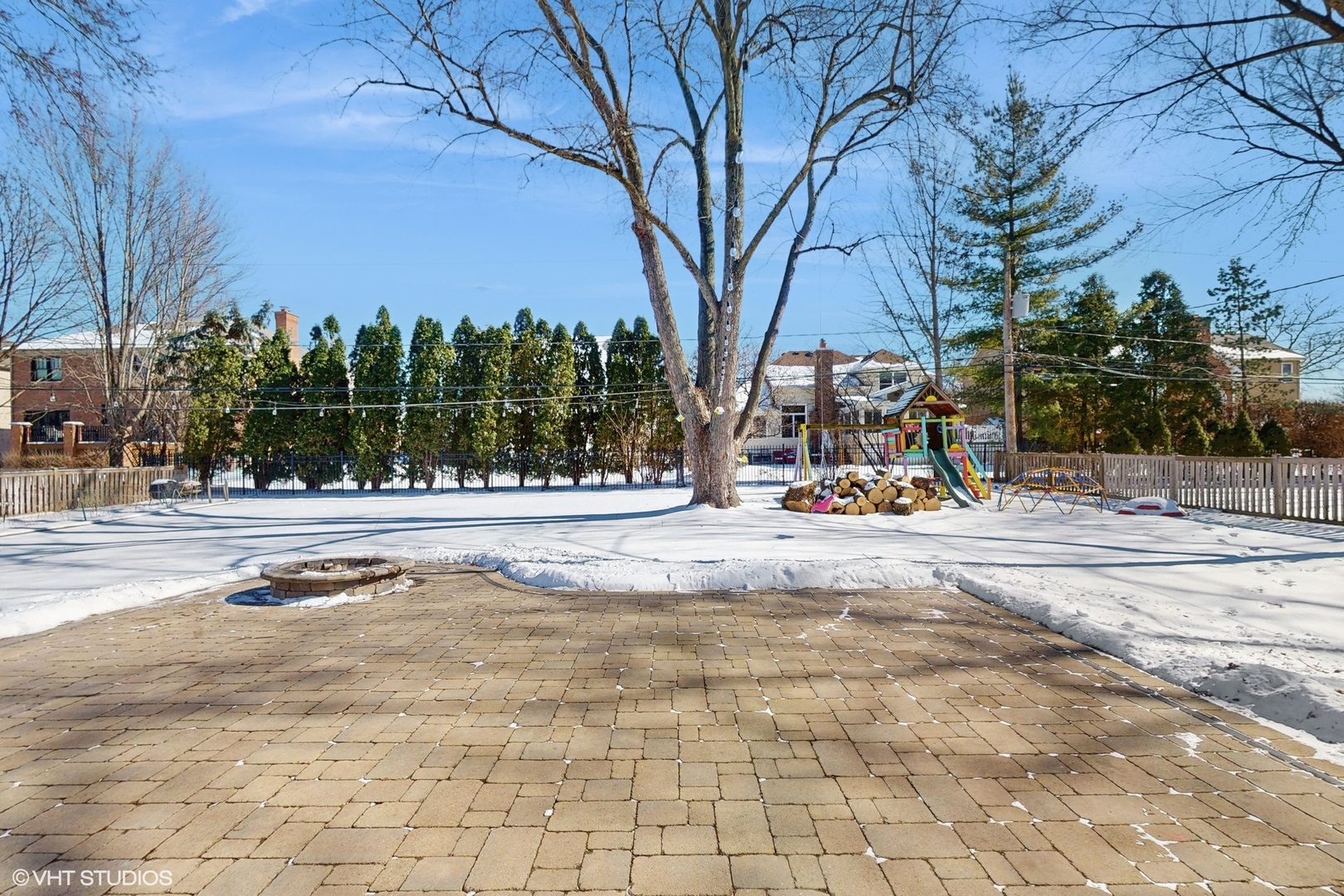 1907 N Fernandez Avenue