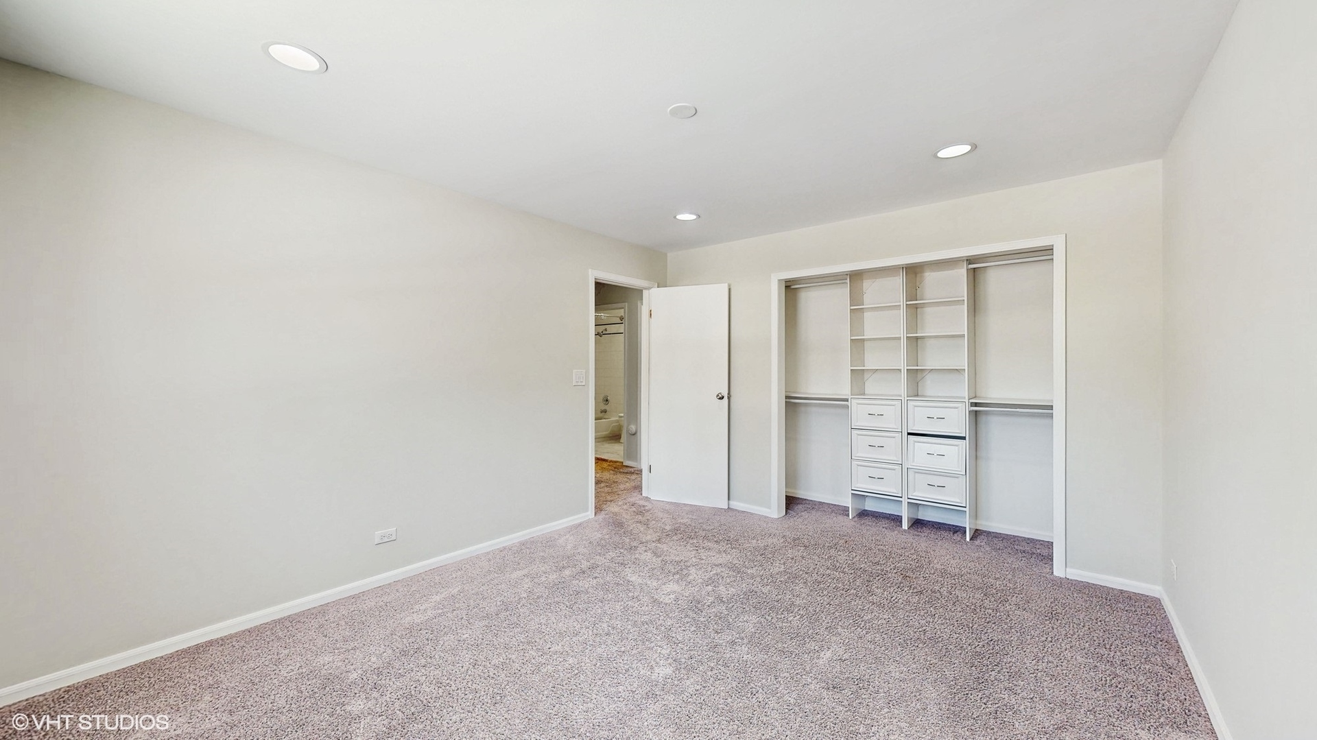 1907 N Fernandez Avenue