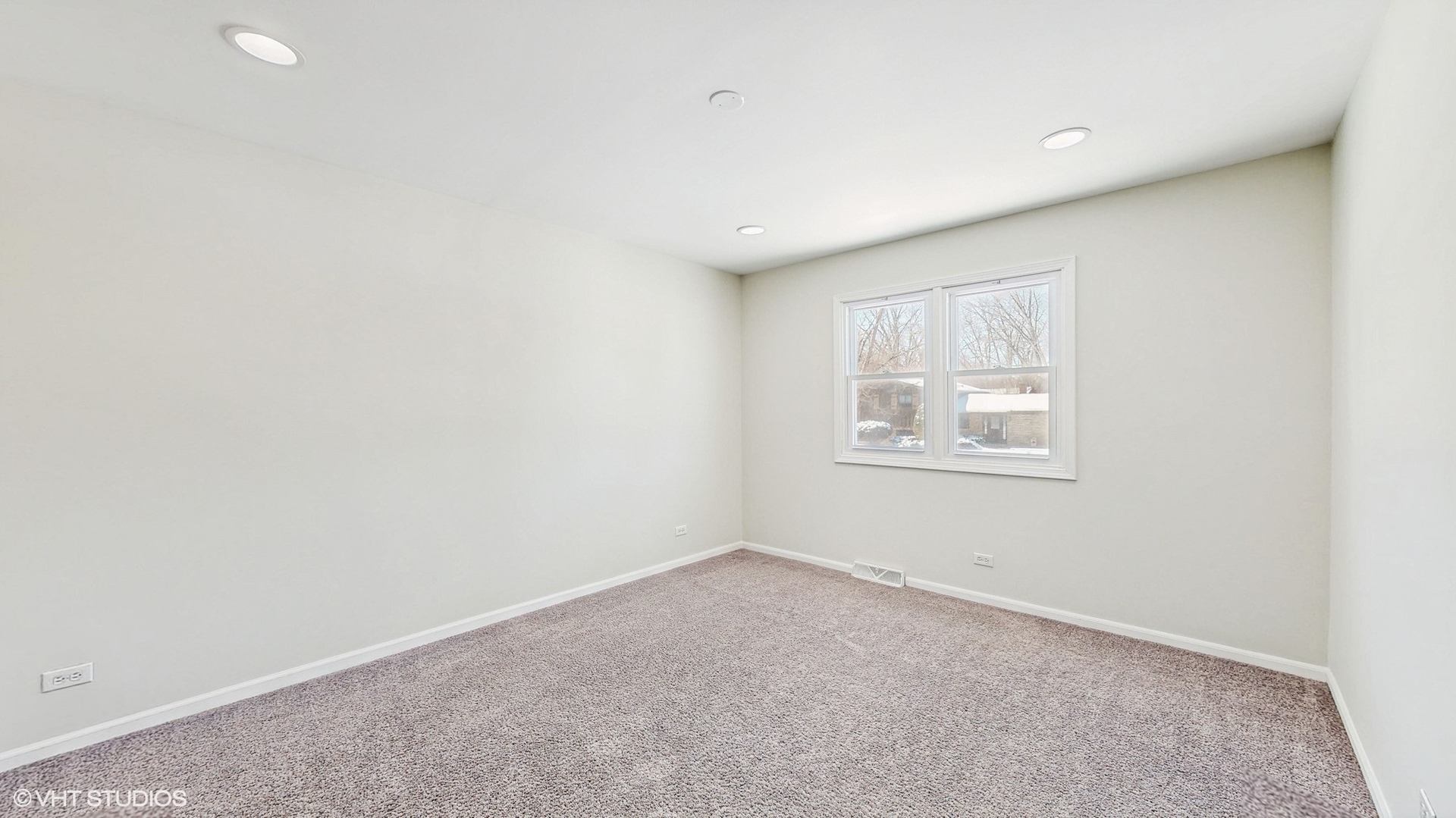 1907 N Fernandez Avenue