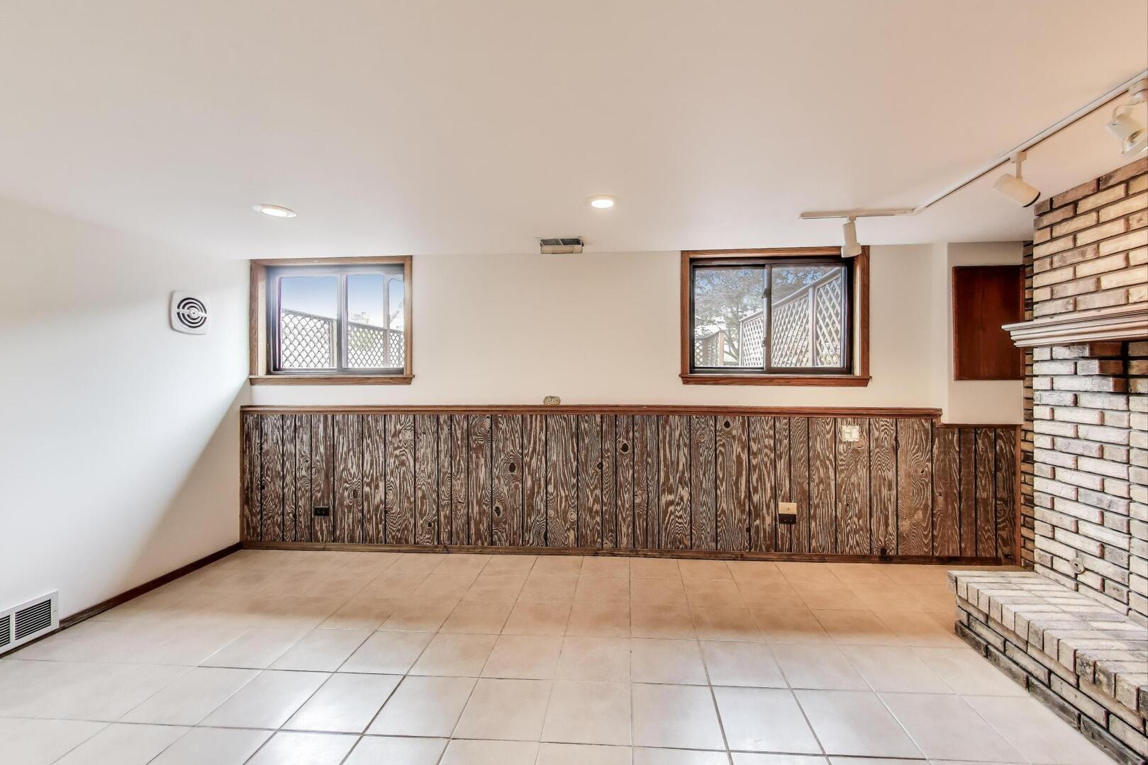 828 N Fernandez Avenue