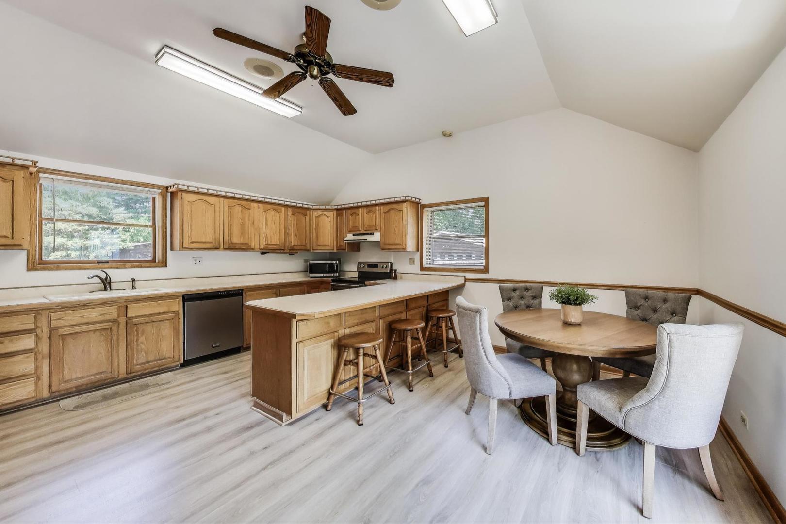 100 W Willow Road