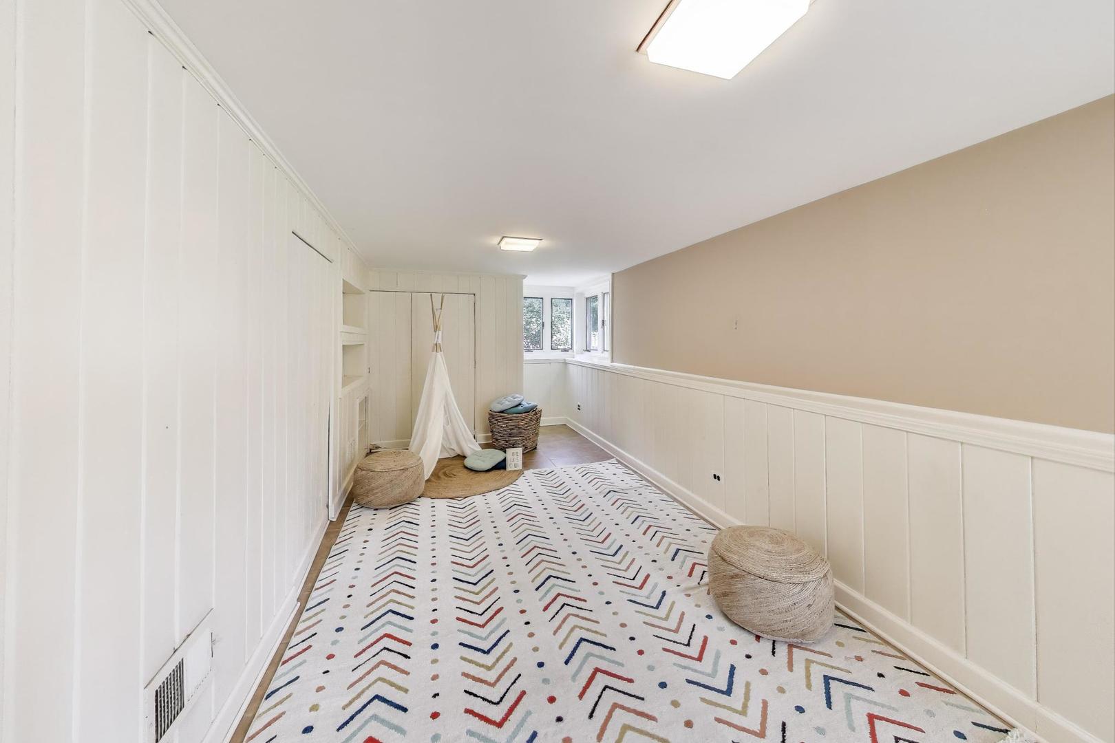 100 W Willow Road