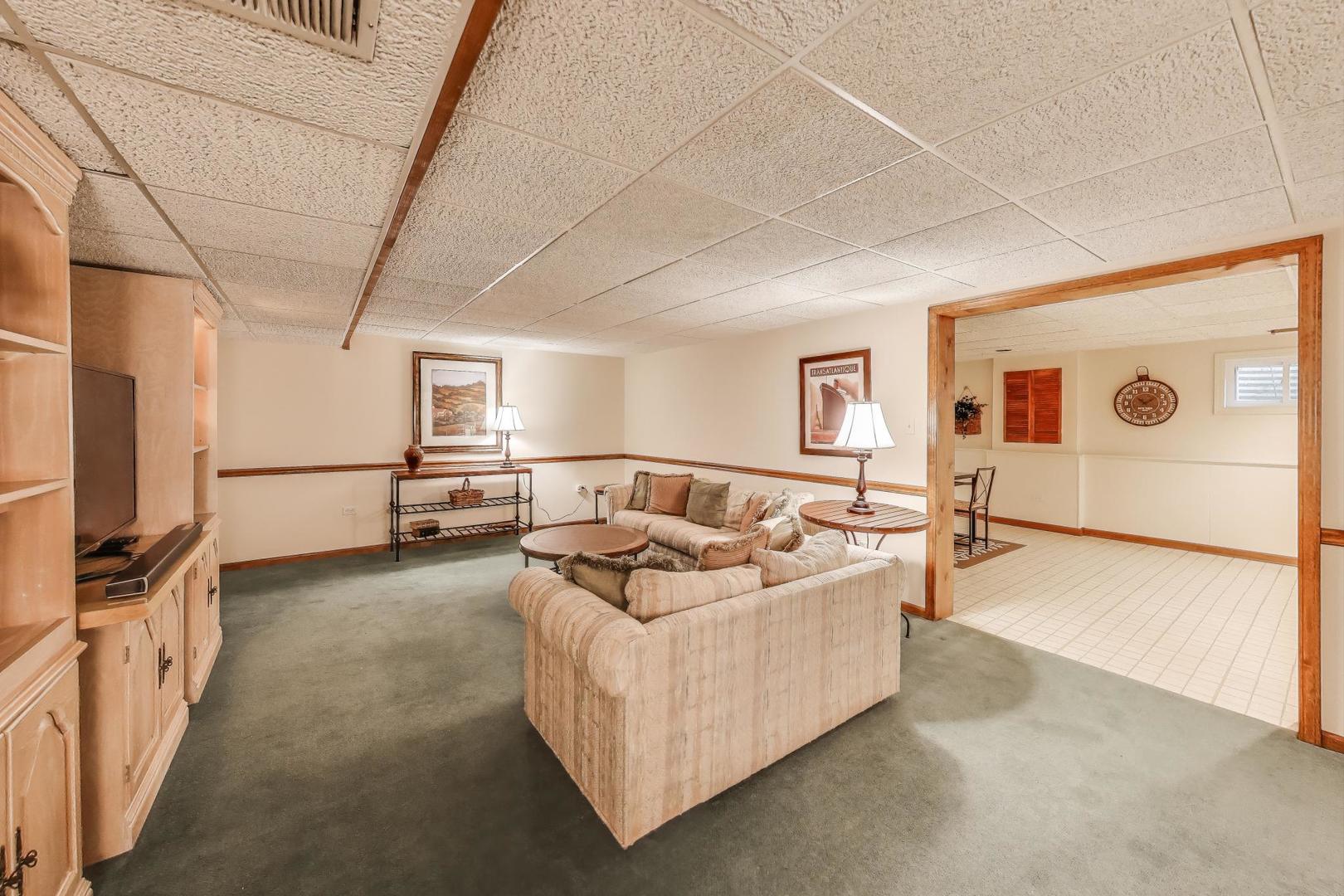 428 W Wilshire Drive