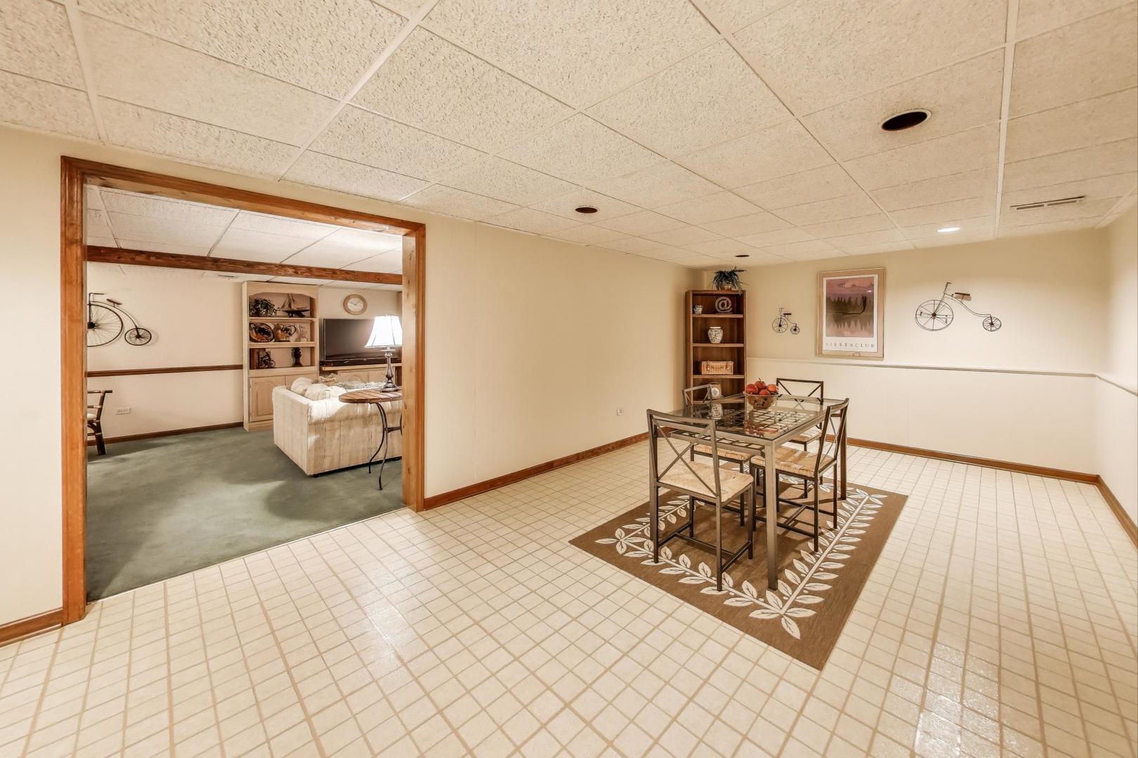 428 W Wilshire Drive