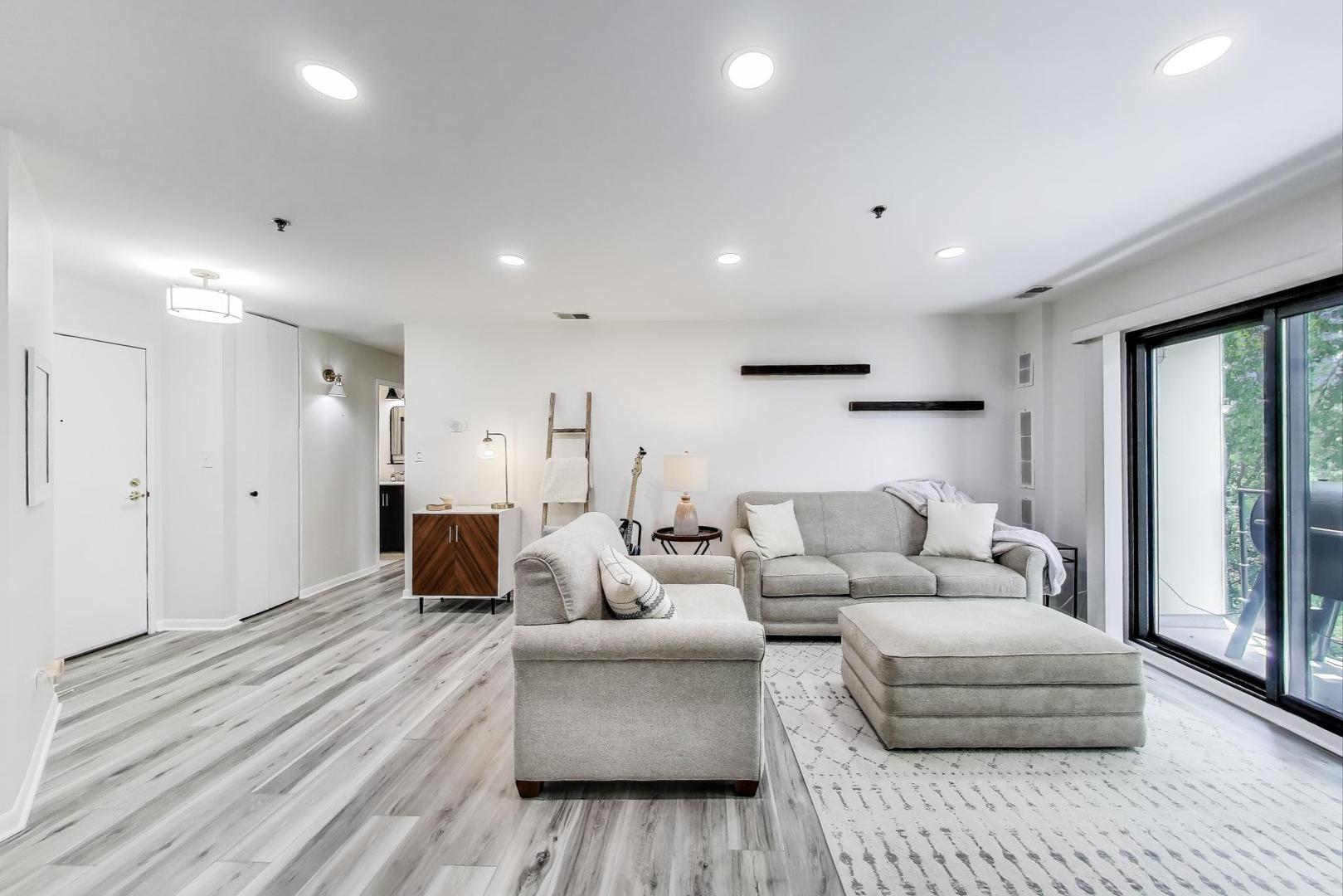 110 S Evergreen Avenue Unit: 4CS