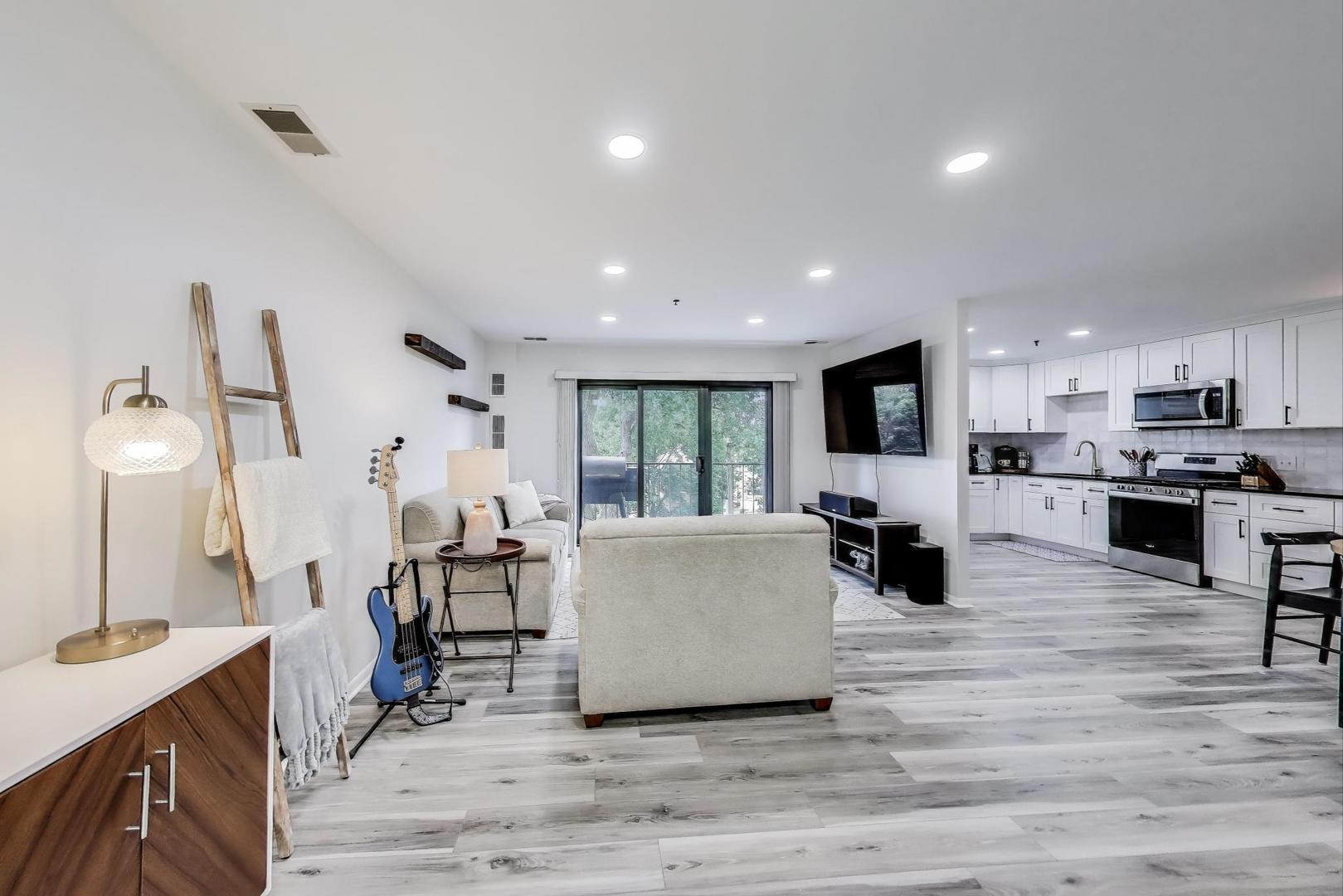 110 S Evergreen Avenue Unit: 4CS