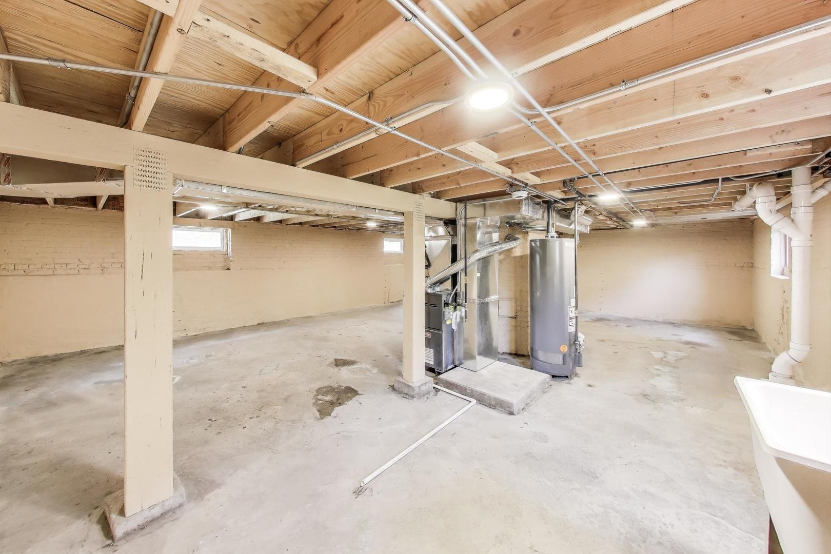 3909 N New England Avenue