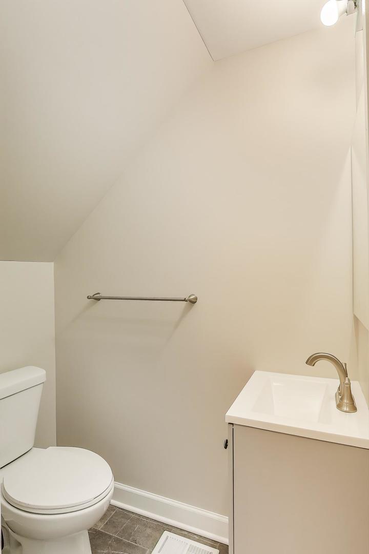 3909 N New England Avenue