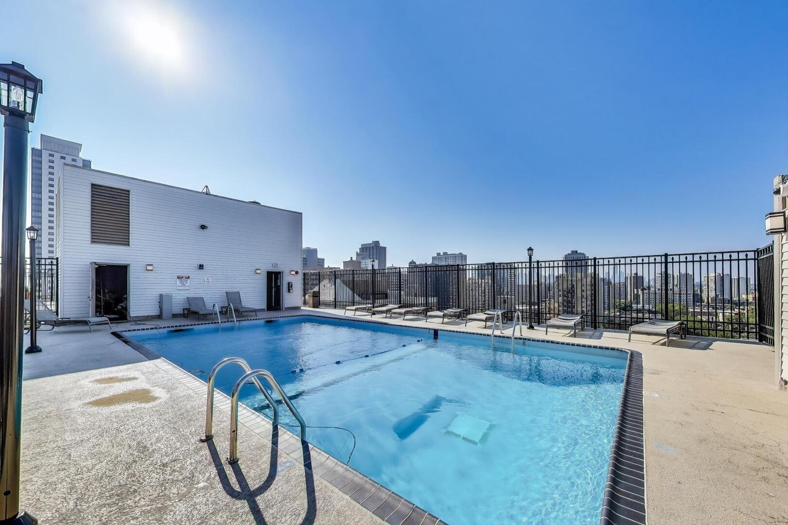 450 W Briar Place Unit: 11H