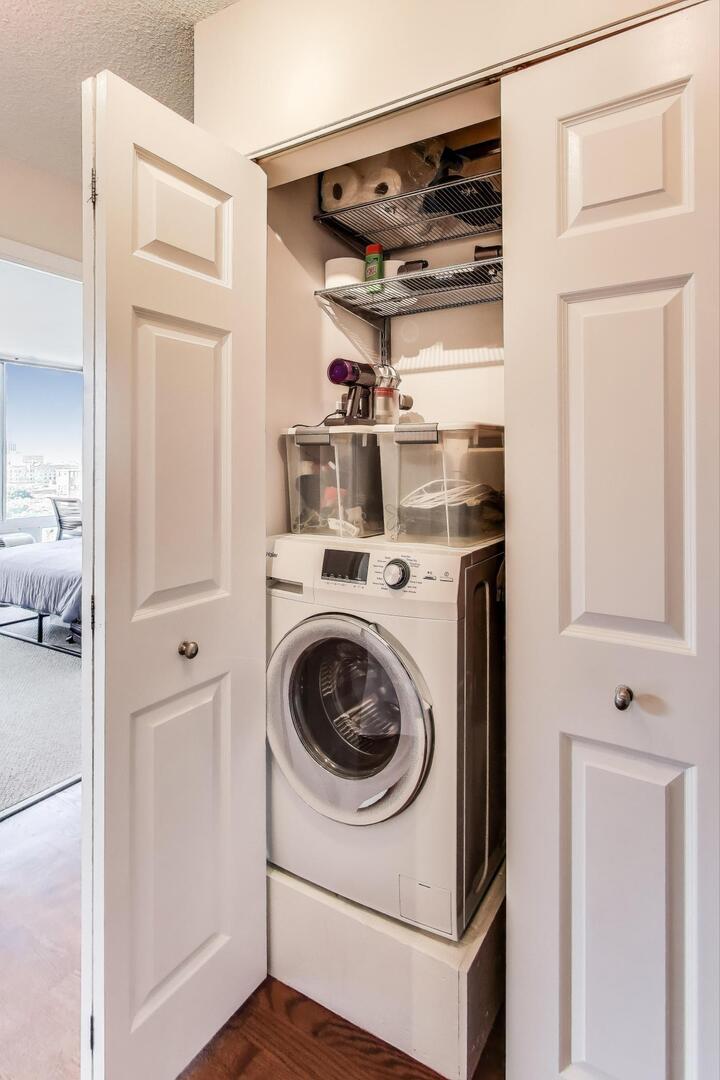 450 W Briar Place Unit: 11H