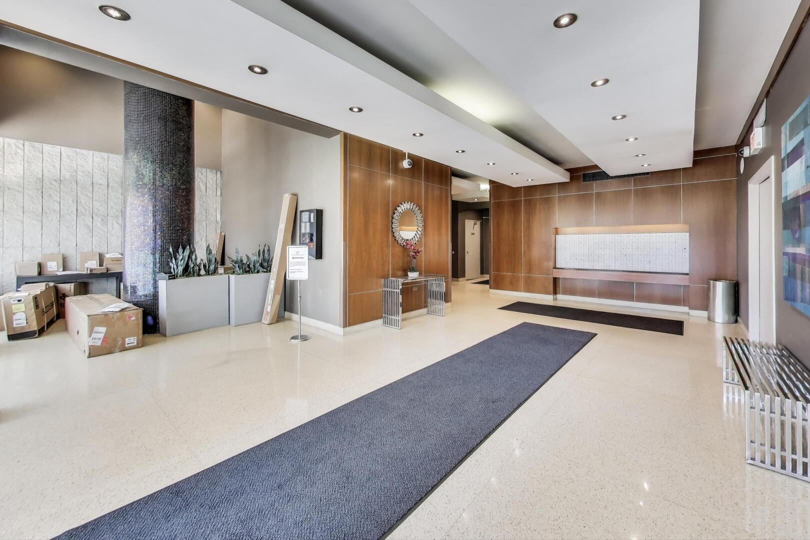 450 W Briar Place Unit: 11H