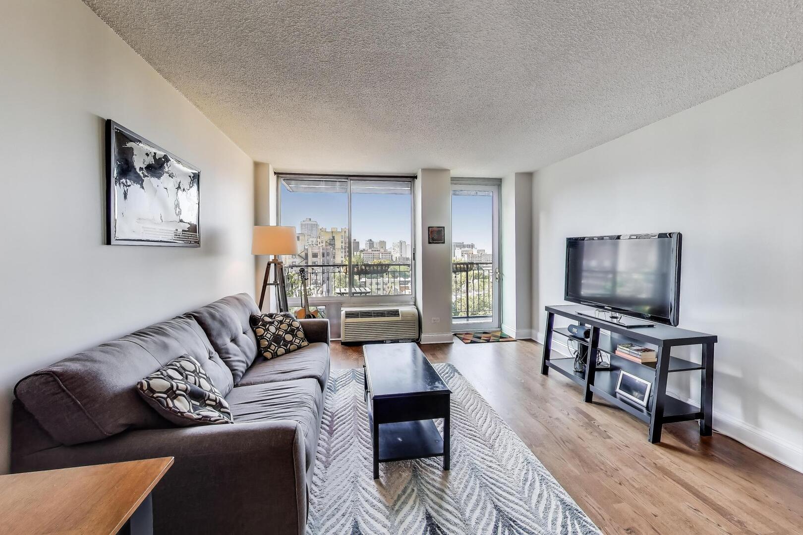 450 W Briar Place Unit: 11H