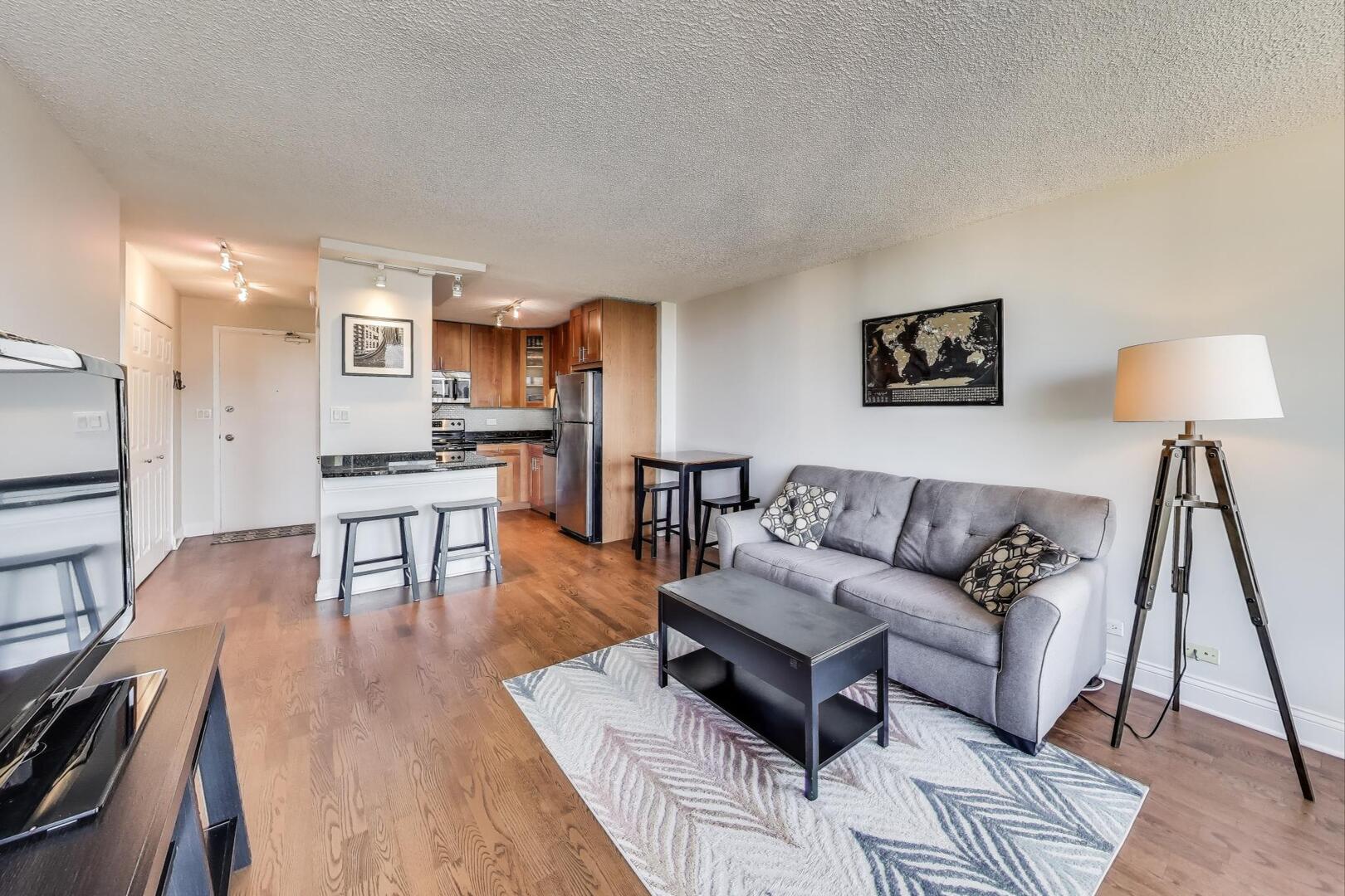 450 W Briar Place Unit: 11H
