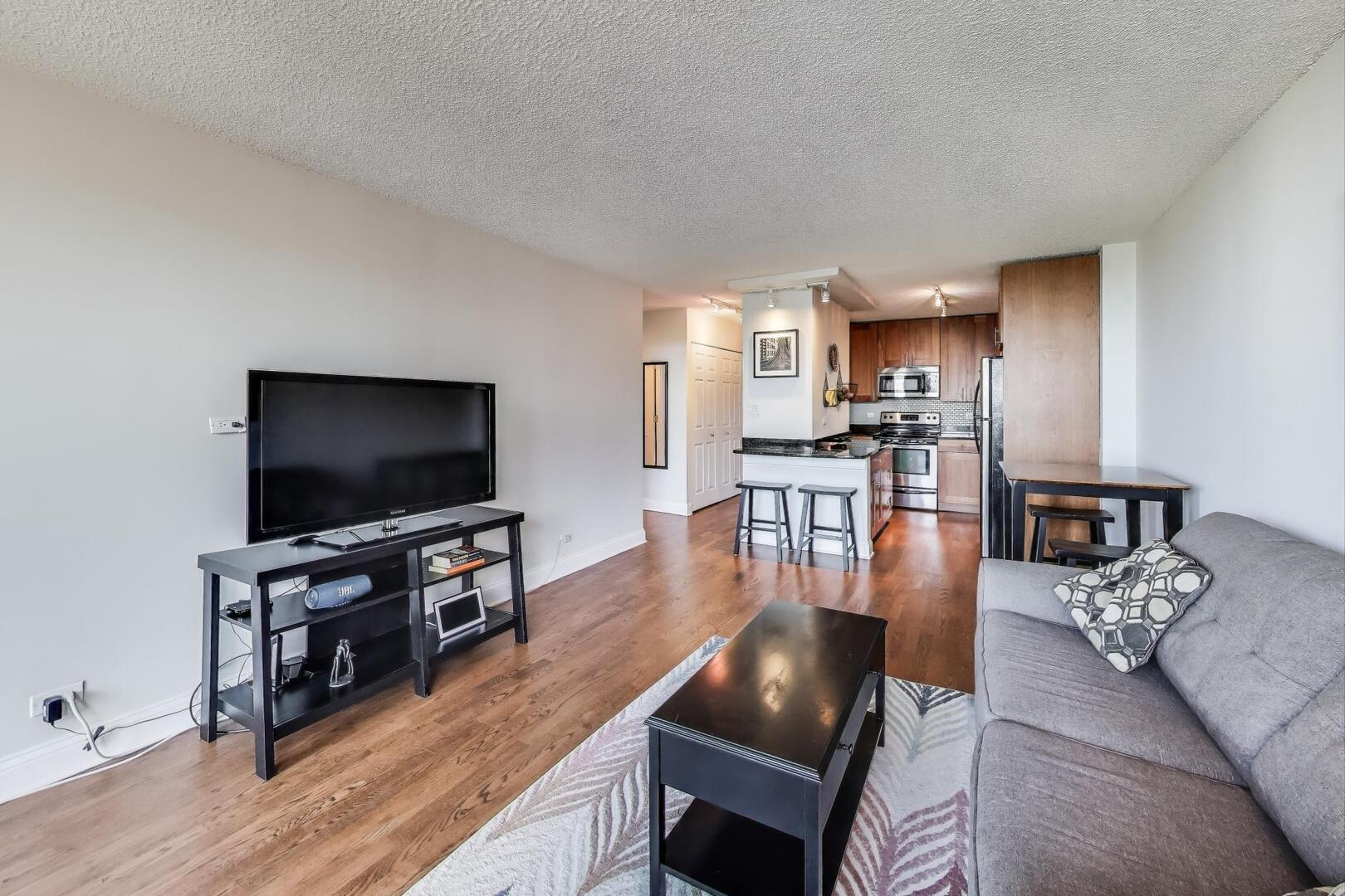 450 W Briar Place Unit: 11H
