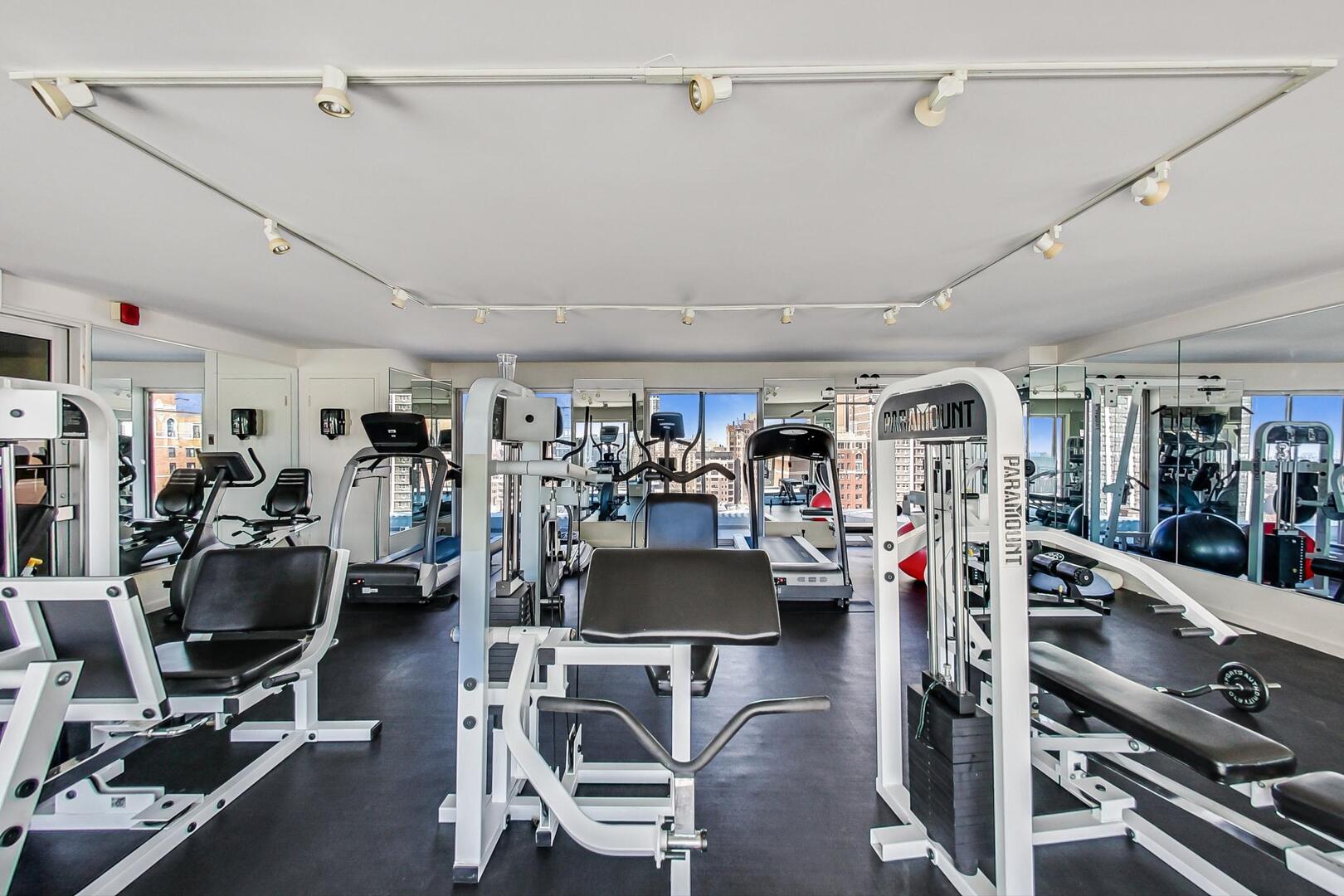 450 W Briar Place Unit: 11H