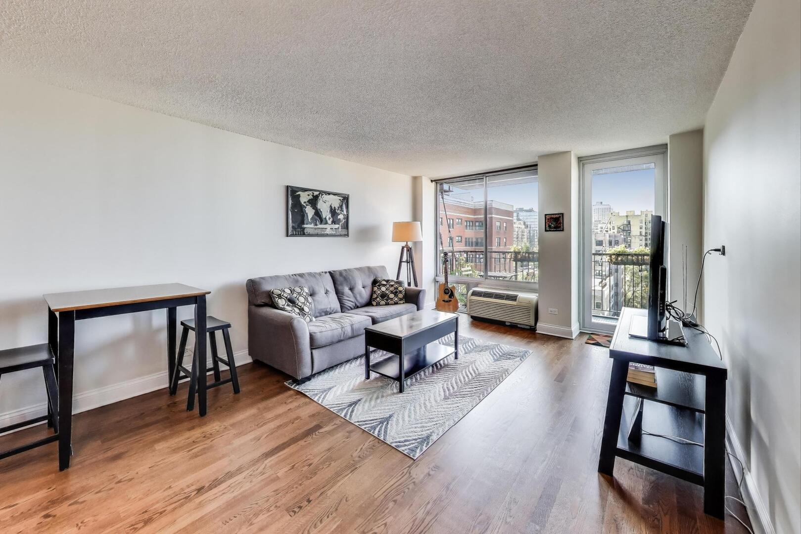 450 W Briar Place Unit: 11H