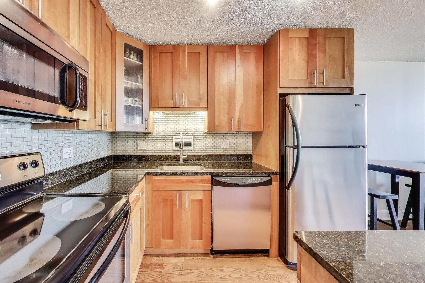450 W Briar Place Unit: 11H