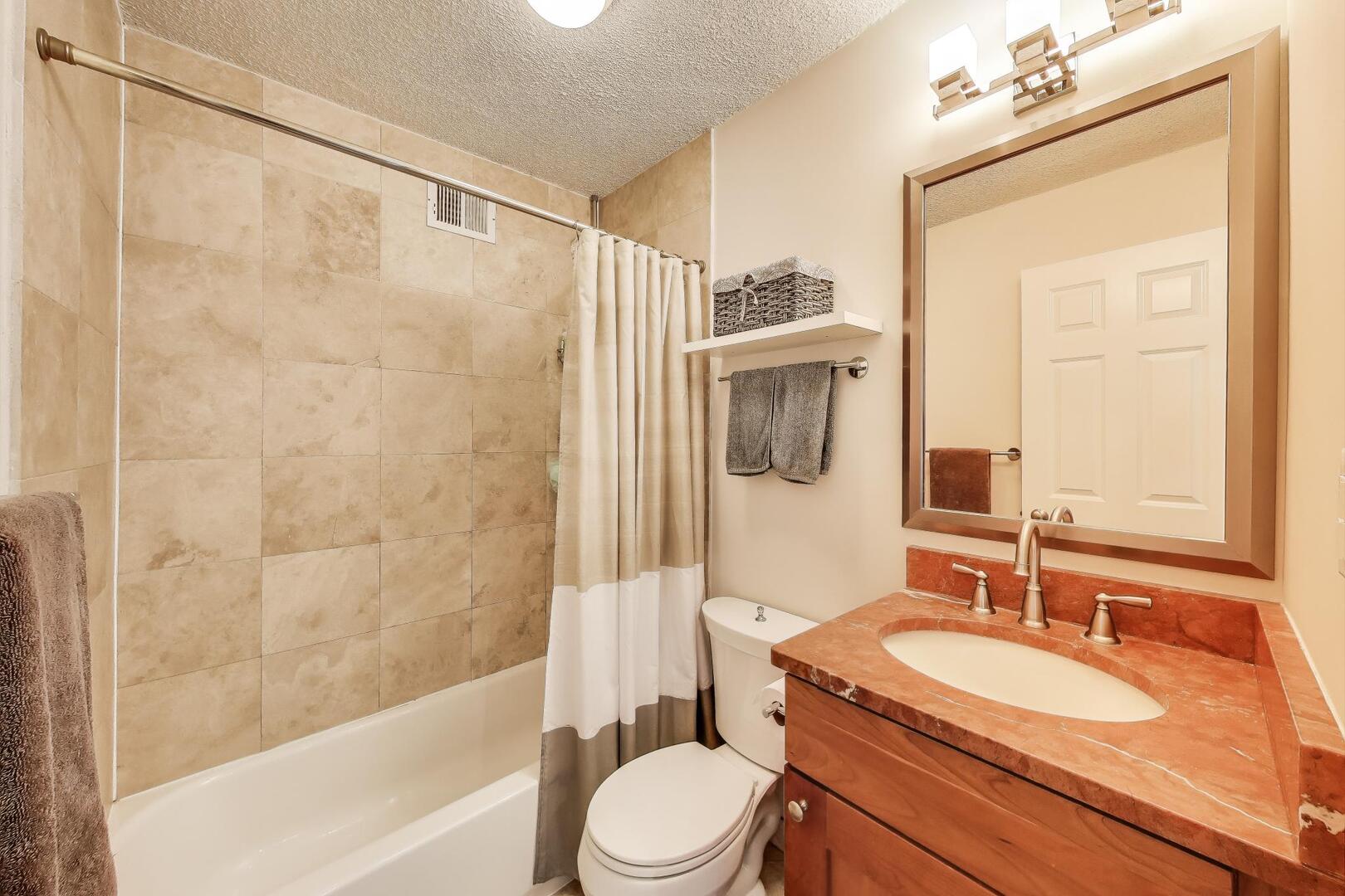 450 W Briar Place Unit: 11H