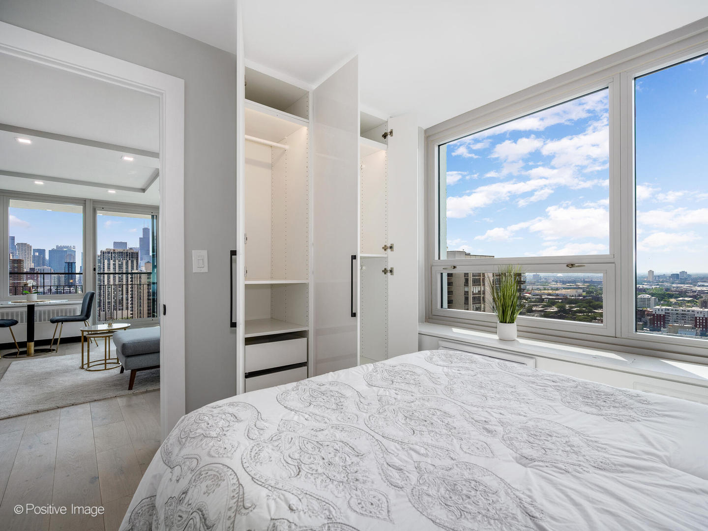 88 W Schiller Street Unit: 2908L