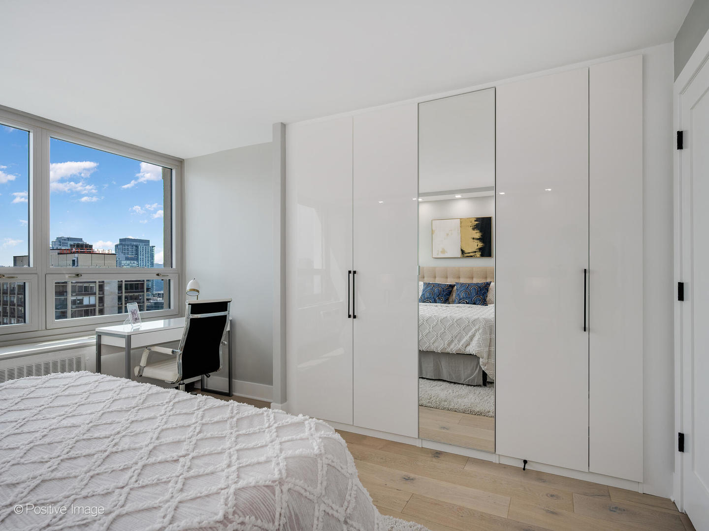 88 W Schiller Street Unit: 2908L