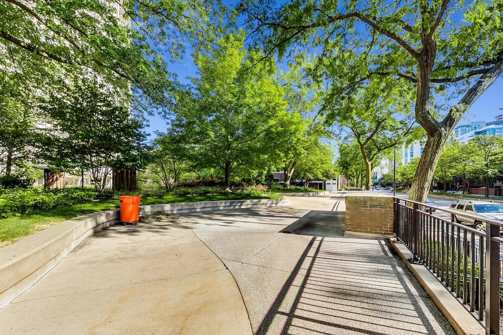 88 W Schiller Street Unit: 2908L