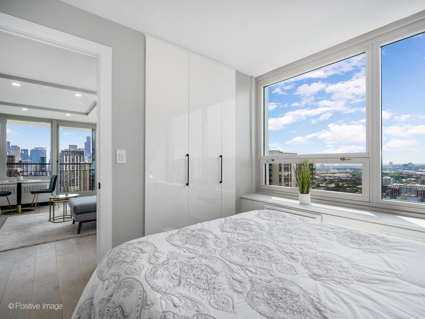 88 W Schiller Street Unit: 2908L