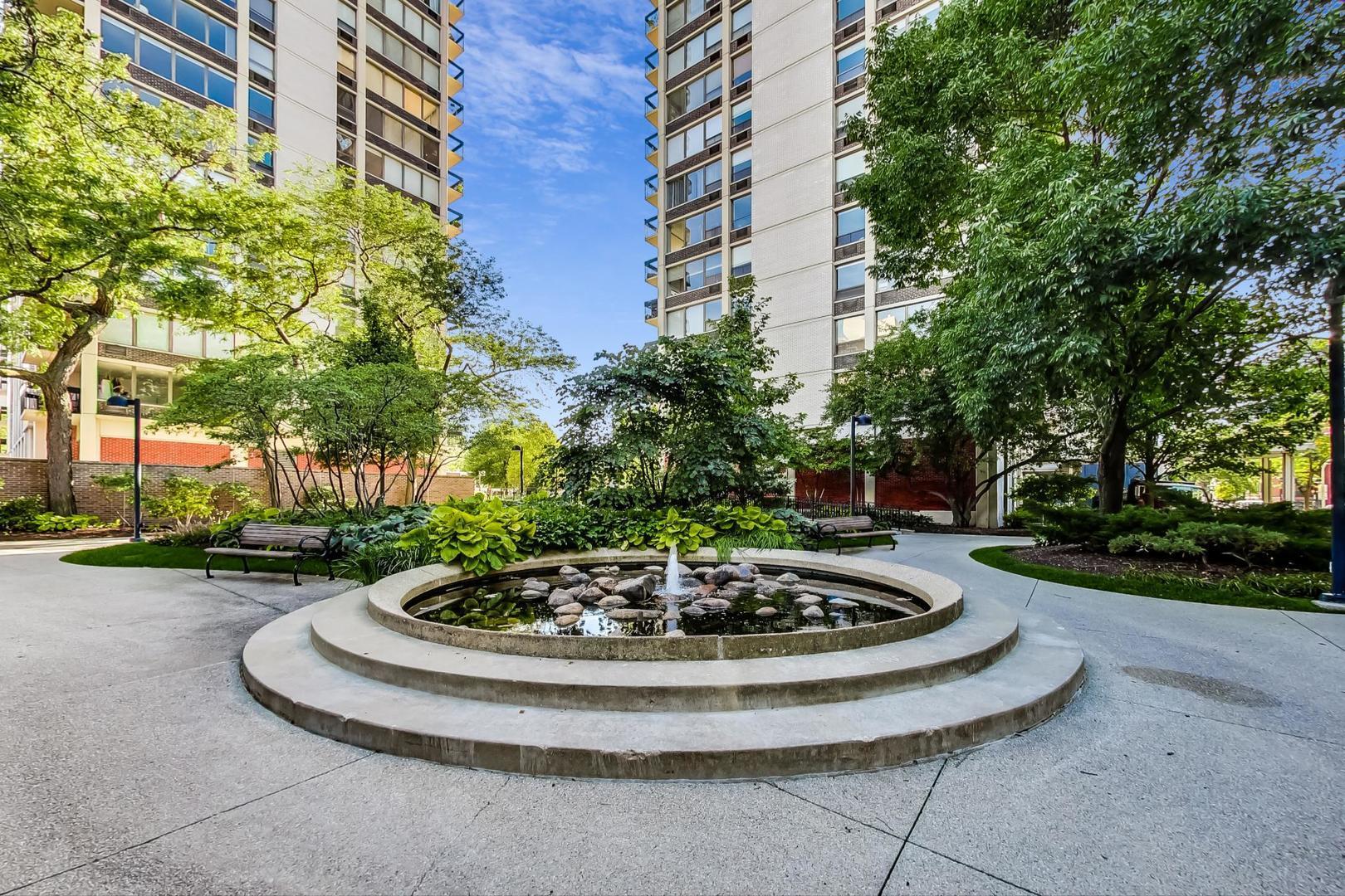 88 W Schiller Street Unit: 2908L