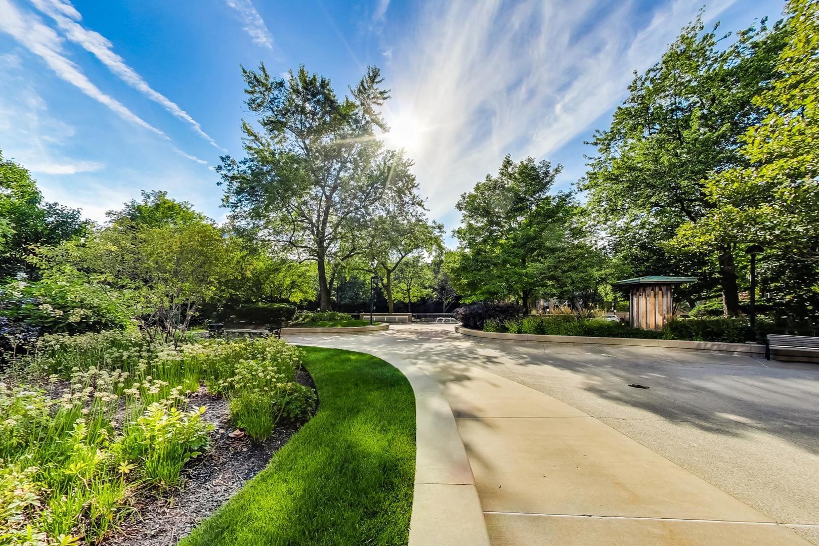 88 W Schiller Street Unit: 2908L