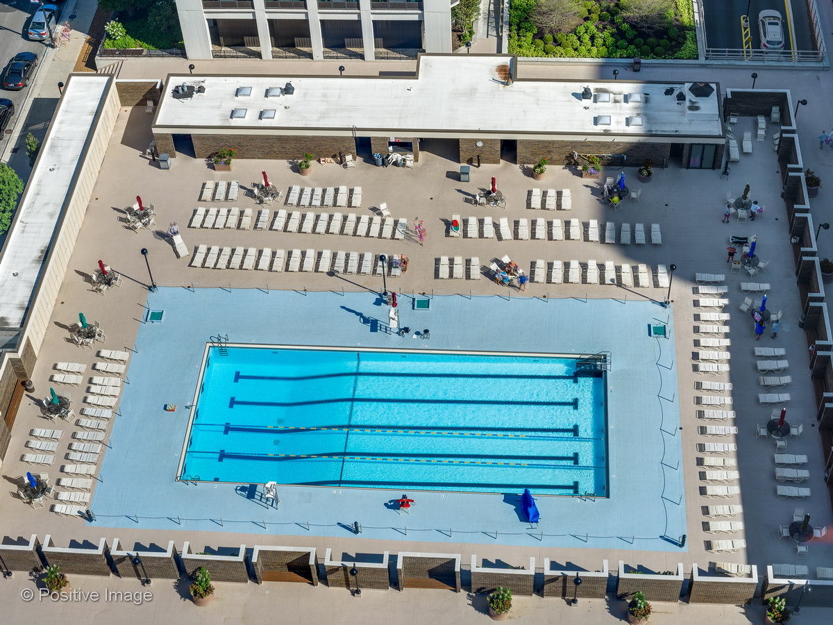 88 W Schiller Street Unit: 2908L