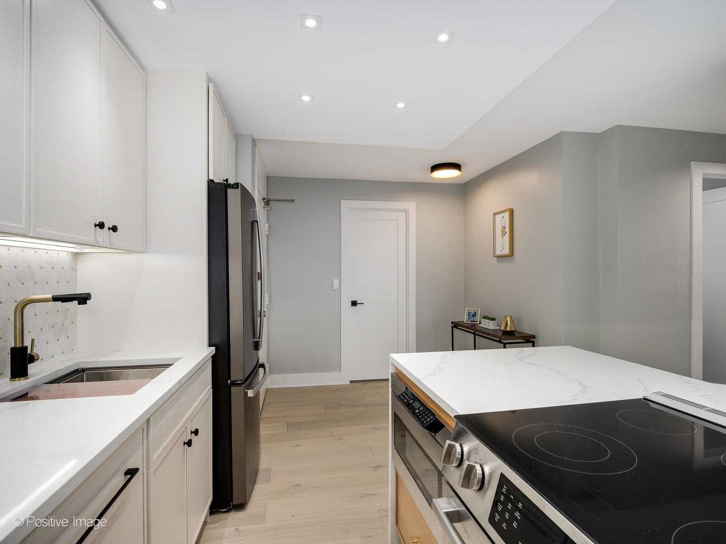 88 W Schiller Street Unit: 2908L