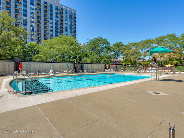88 W Schiller Street Unit: 2908L