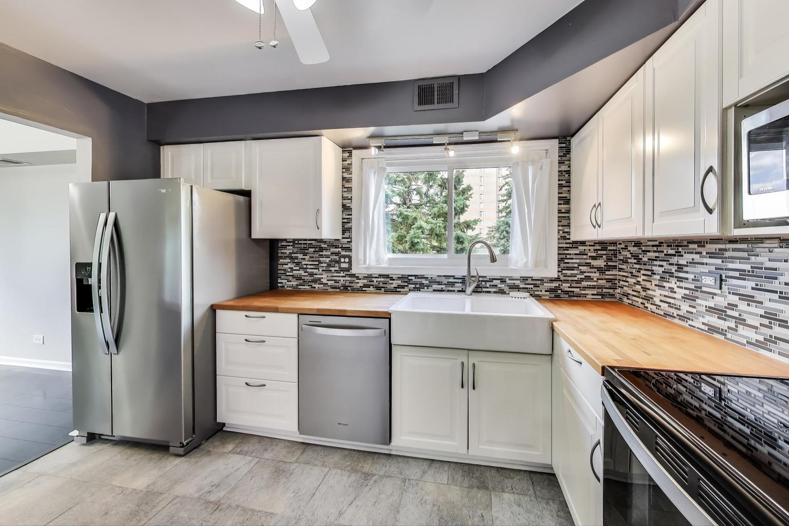 121 S Vail Avenue Unit: 401