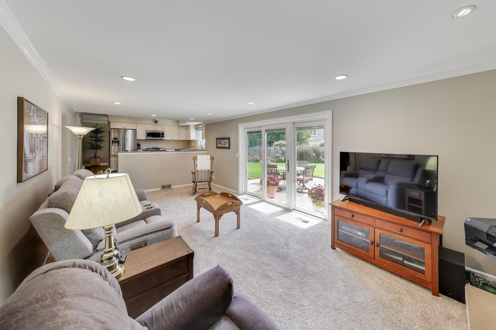 219 E Reseda Parkway