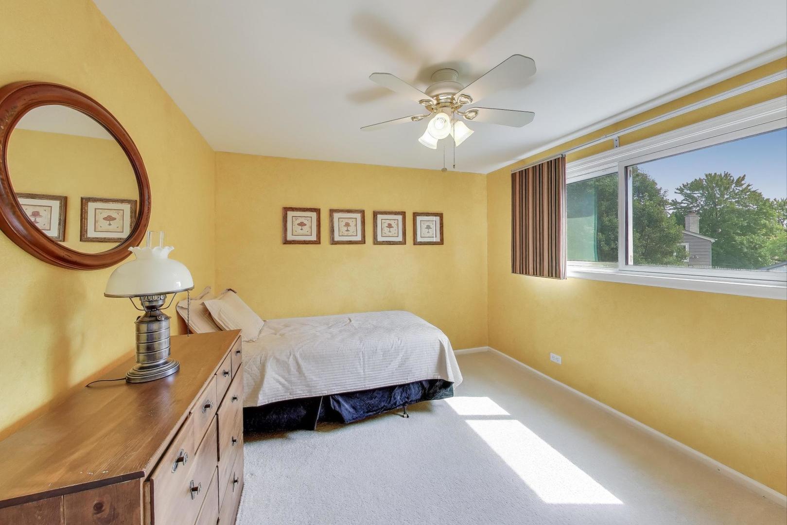 219 E Reseda Parkway