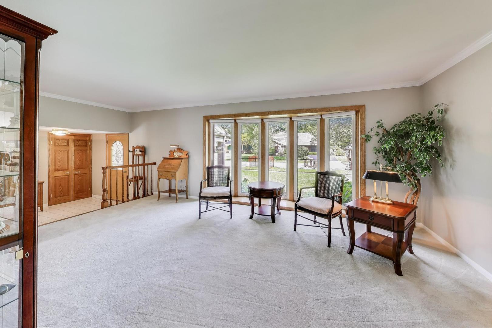 219 E Reseda Parkway