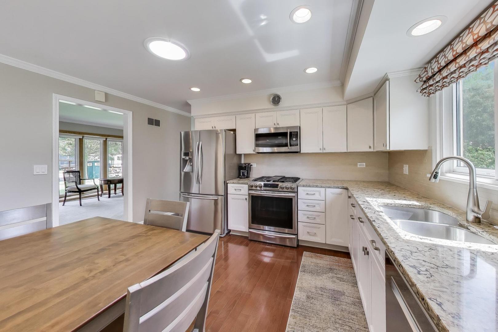 219 E Reseda Parkway