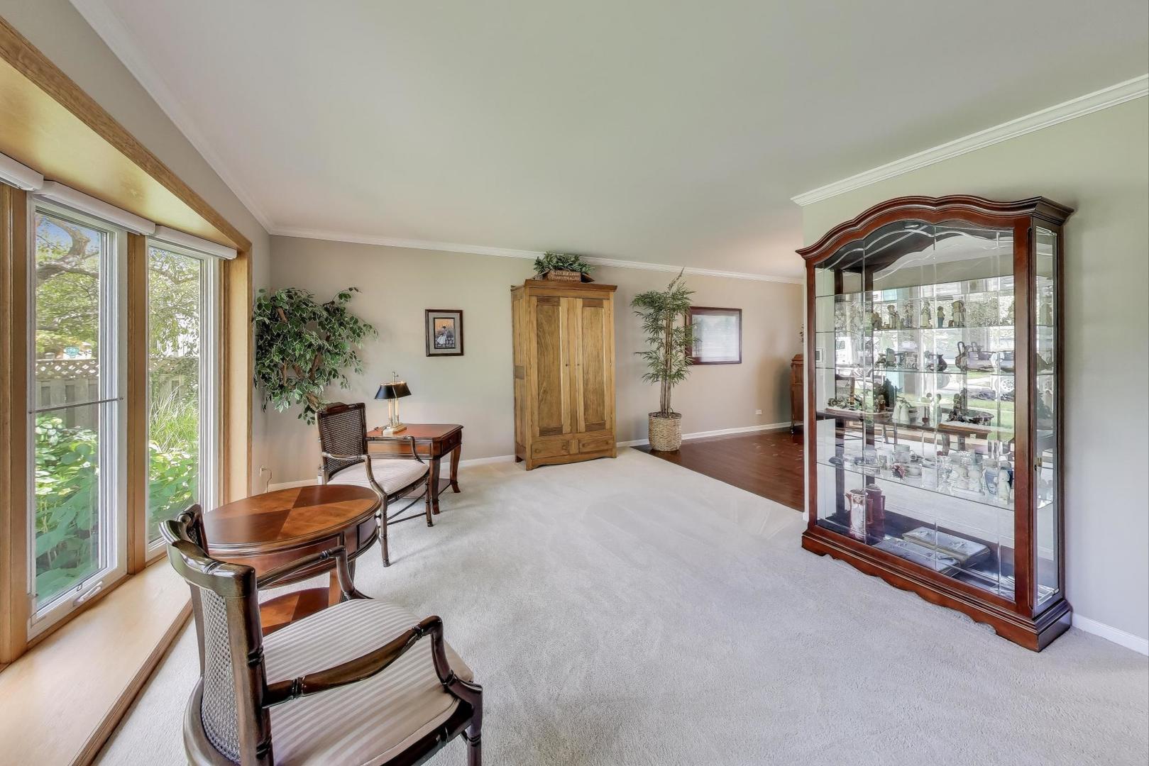 219 E Reseda Parkway